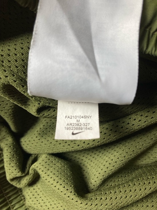 Nike Green Mesh Lined Shorts Mens Medium Essential Woven Flow 5.5 Ins AR2382-327 - Picture 4 of 7